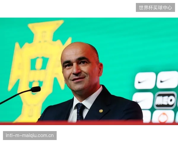 B席的战术多面性将为马丁内斯提供中前场多种组合变阵的可能。